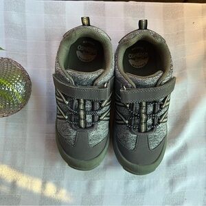 Oshkosh Teti washable Sneakers - Kids Size 1 LIKE NEW